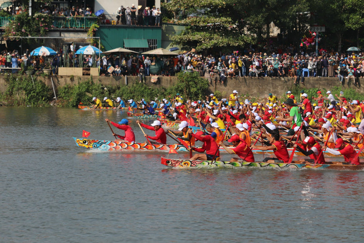 Quang Binh: Day song le hoi dua thuyen mung Tet Doc lap 2/9-Hinh-4