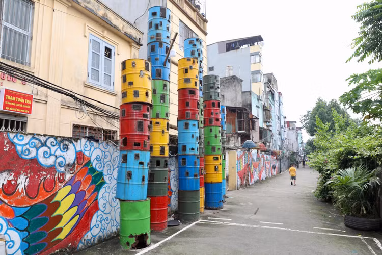 Con duong nghe thuat ven song Hong nhech nhac vi xuong cap