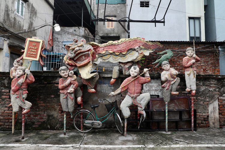 Con duong nghe thuat ven song Hong nhech nhac vi xuong cap-Hinh-2