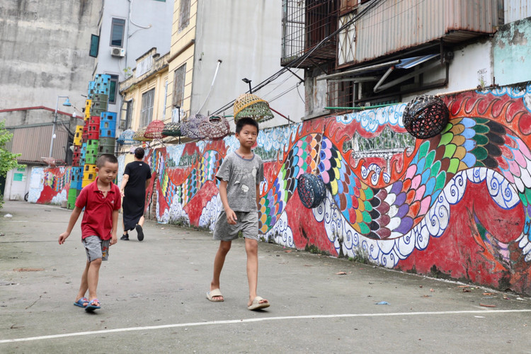 Con duong nghe thuat ven song Hong nhech nhac vi xuong cap-Hinh-10