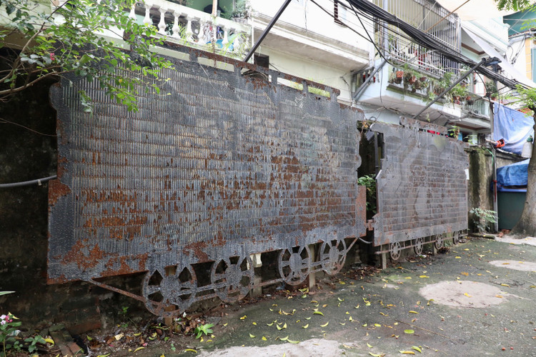 Con duong nghe thuat ven song Hong nhech nhac vi xuong cap-Hinh-9