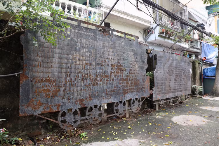 Con duong nghe thuat ven song Hong nhech nhac vi xuong cap-Hinh-9