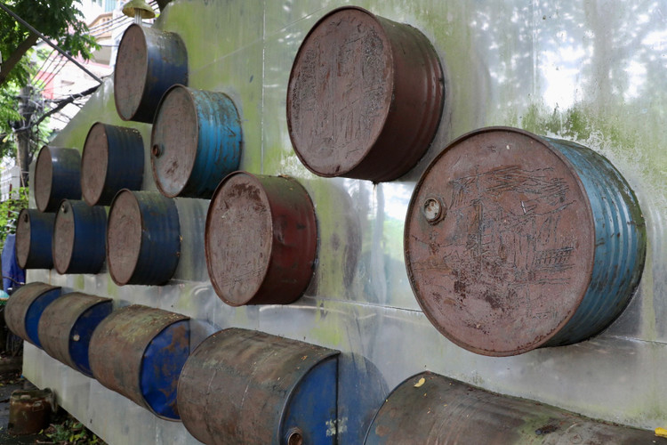 Con duong nghe thuat ven song Hong nhech nhac vi xuong cap-Hinh-6