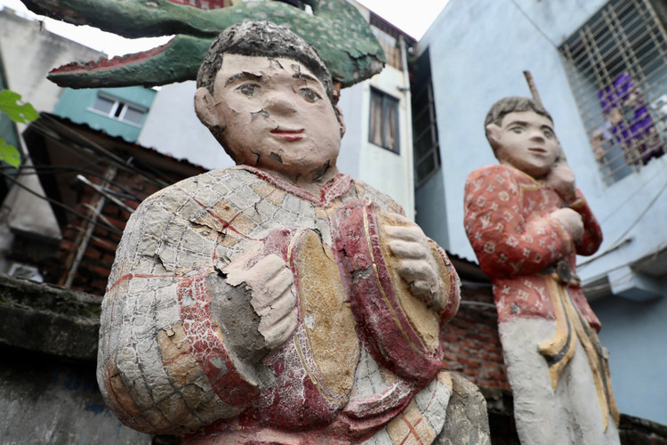 Con duong nghe thuat ven song Hong nhech nhac vi xuong cap-Hinh-4