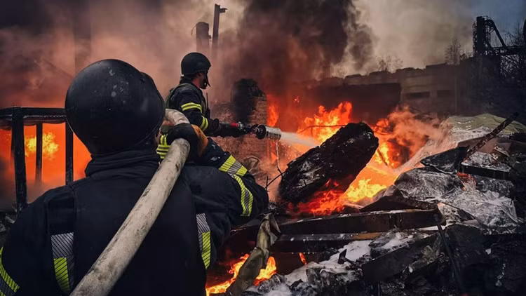 Nga tung don tham khoc vao Ukraine, Kiev chim trong “noi kinh hoang”-Hinh-4