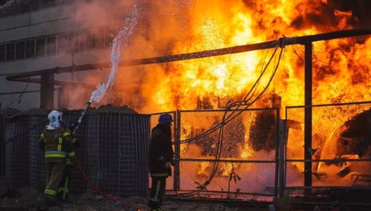 Nga tung don tham khoc vao Ukraine, Kiev chim trong “noi kinh hoang”-Hinh-7