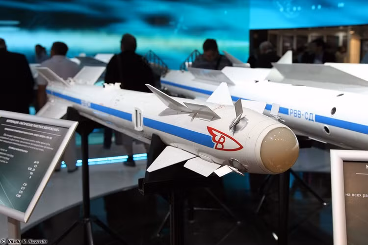 Ukraine nhan to hop phong khong Osa nang cap tu... to chuc tu thien-Hinh-7