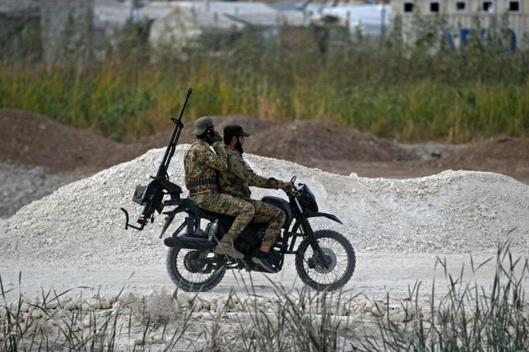 Phiến quân HTS tấn công thành phố Homs, đe dọa trực tiếp Damascus - Hình 11 Phien quan HTS tan cong thanh pho Homs, de doa truc tiep Damascus-Hinh-11