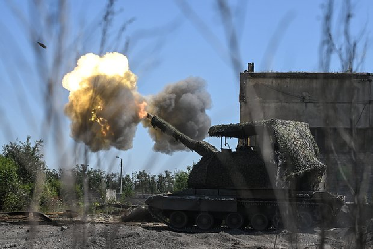 Nga bao vây 3 phía Pokrovsk, lính Ukraine hoảng loạn bỏ chạy - Hình 3 Nga bao vay 3 phia Pokrovsk, linh Ukraine hoang loan bo chay-Hinh-3