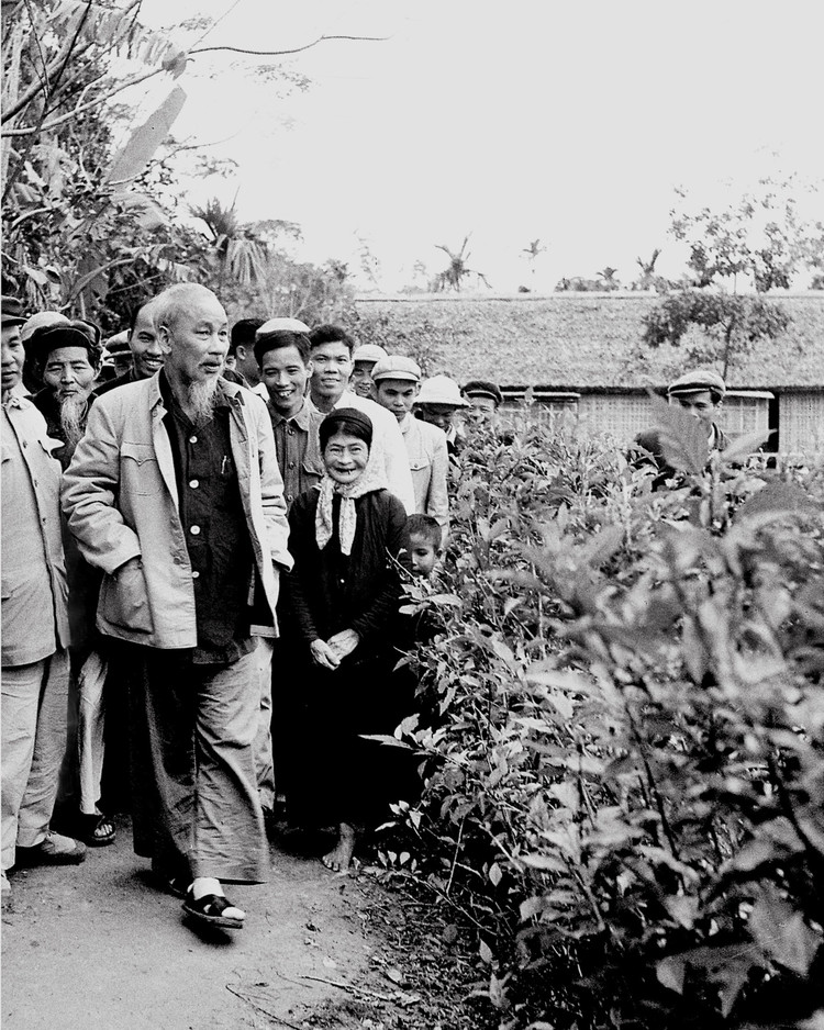 Nghe si nhiep anh Trinh Hai nho nhung ngay theo chan Bac-Hinh-2