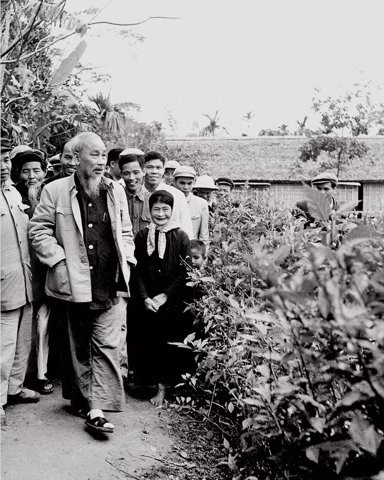 Nghe si nhiep anh Trinh Hai nho nhung ngay theo chan Bac-Hinh-2