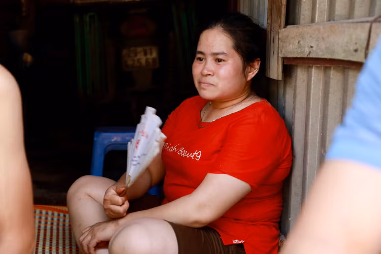 Nguoi lao dong ngheo o chan cau Long Bien mat ngu vi nang nong-Hinh-6