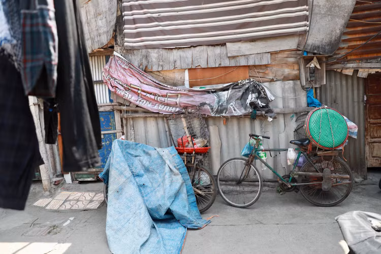 Nguoi lao dong ngheo o chan cau Long Bien mat ngu vi nang nong-Hinh-10