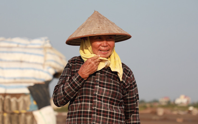 Mặn mòi nghề làm muối ở Bạch Long, Nam Định - Hình 13 Man moi nghe lam muoi o Bach Long, Nam Dinh-Hinh-13