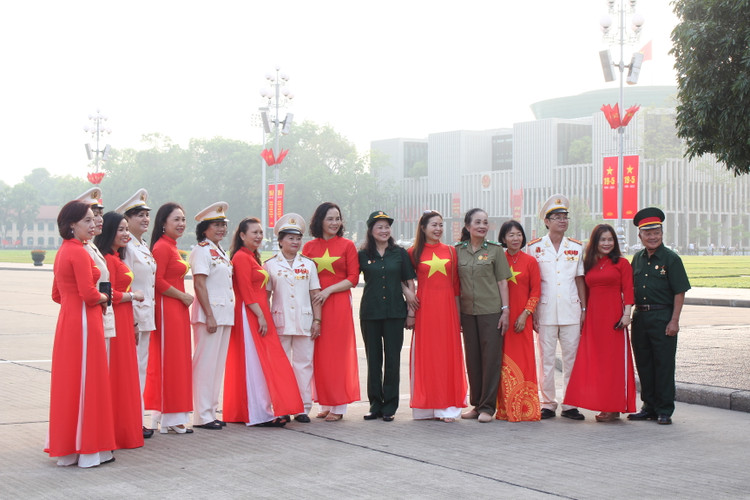 Xuc dong le chao co o Quang truong Ba Dinh nhan ky niem sinh nhat Bac-Hinh-5