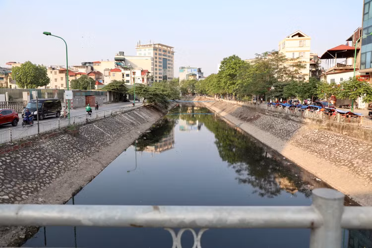 Lan can bao ve nhieu con song tai Ha Noi xuong cap nghiem trong