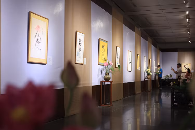 Bao tang Ha Noi trung bay Chuyen de “Bac Ho voi Thu do Ha Noi”-Hinh-4