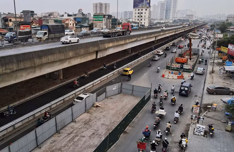 Ha Noi: Toan canh tuyen duong Nguyen Trai sap dung 8 “lo cot“-Hinh-8