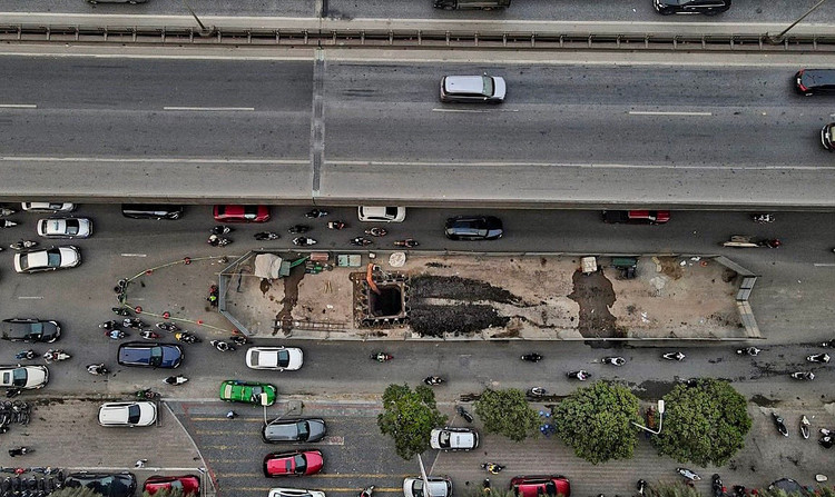 Ha Noi: Toan canh tuyen duong Nguyen Trai sap dung 8 “lo cot“-Hinh-10