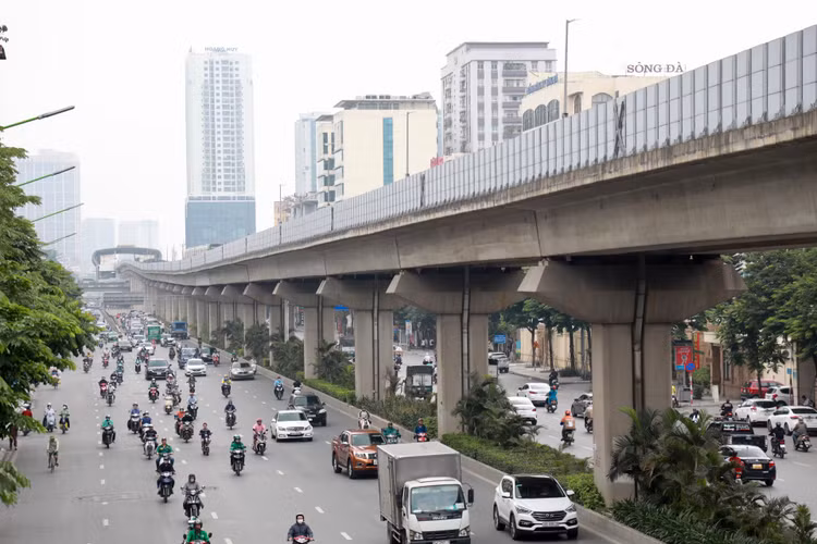 Ha Noi: Toan canh tuyen duong Nguyen Trai sap dung 8 “lo cot“-Hinh-6