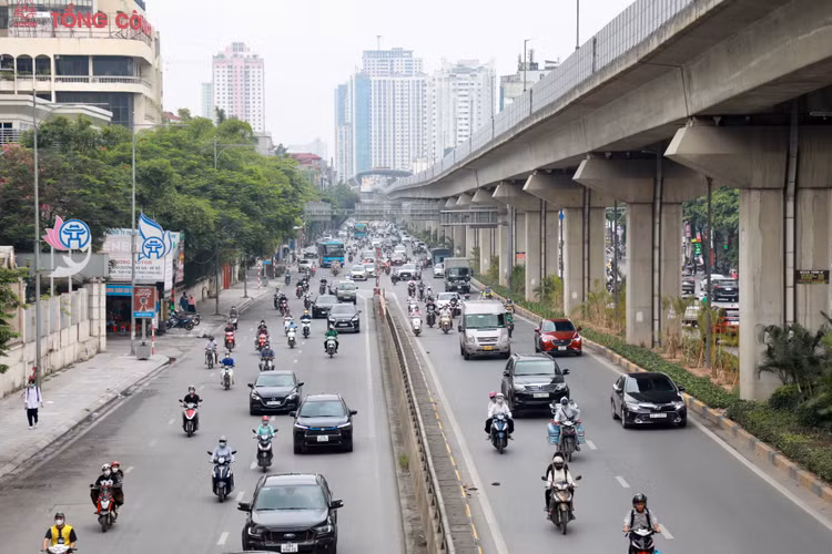 Ha Noi: Toan canh tuyen duong Nguyen Trai sap dung 8 “lo cot“-Hinh-4