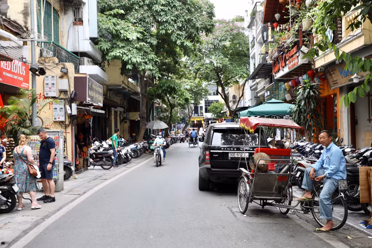 Via he tai khu pho co Ha Noi van bi chiem dung nghiem trong-Hinh-9