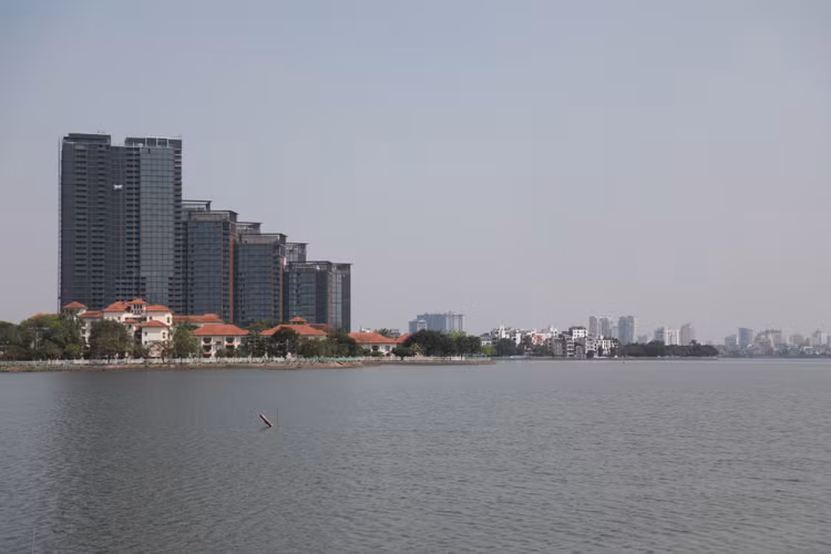 “Tau ma” o Ho Tay van chua dep xong vi co gi?-Hinh-8