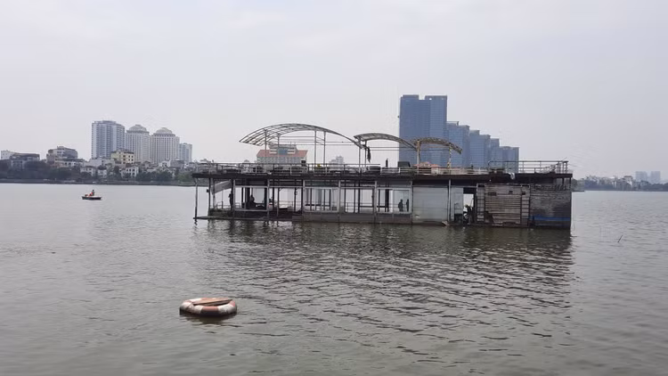 “Tau ma” o Ho Tay van chua dep xong vi co gi?-Hinh-4