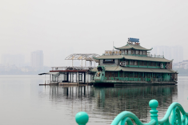 “Tau ma” o Ho Tay van chua dep xong vi co gi?