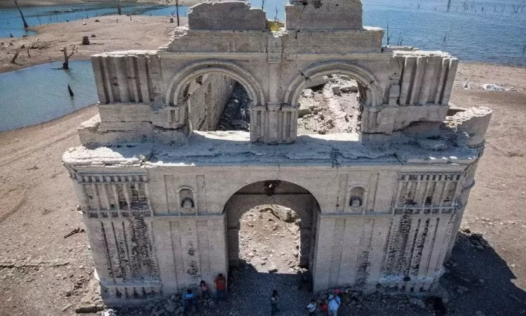 Nha tho 500 nam tuoi bong “hien nguyen hinh” vi ly do khong ngo-Hinh-5