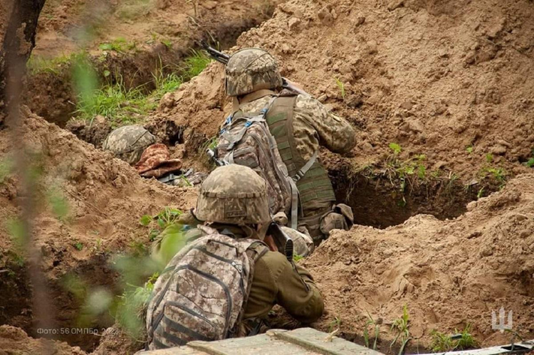 300 quan Ukraine tu tran moi ngay, ong Trump len ke hoach dinh chien-Hinh-7