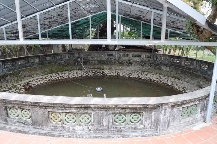 Ve Ha Nam ghe tham ngoi chua gan voi cau 