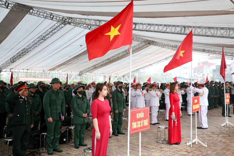 Bi thu Thanh uy Dinh Tien Dung dong vien tan binh len duong nhap ngu