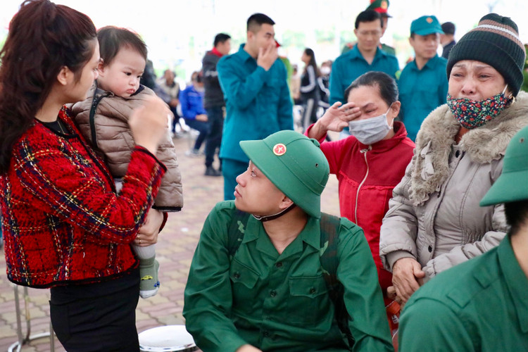 Bi thu Thanh uy Dinh Tien Dung dong vien tan binh len duong nhap ngu-Hinh-6