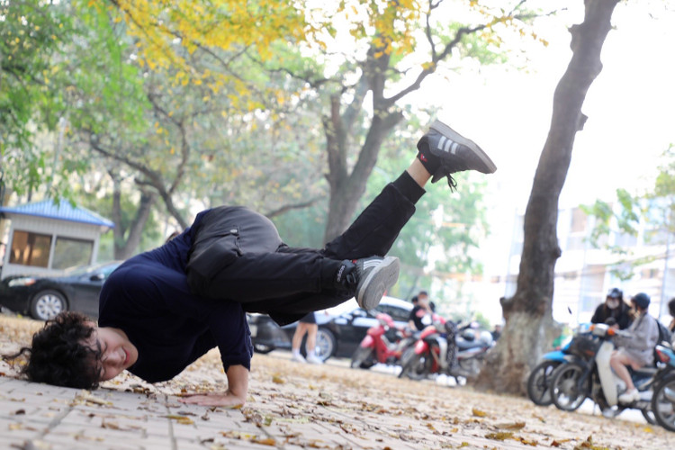 Ha Noi: Gioi tre do xo di chup anh mua cay thay la-Hinh-9