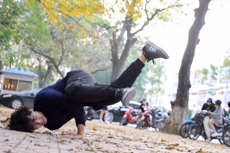 Ha Noi: Gioi tre do xo di chup anh mua cay thay la-Hinh-9