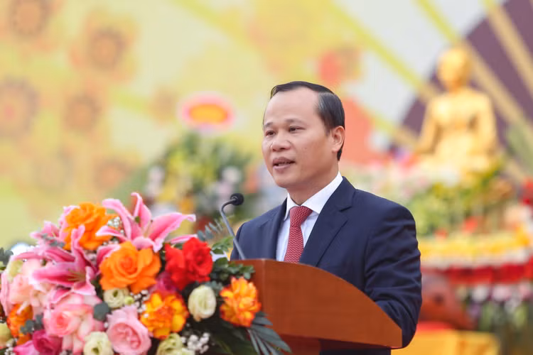 Tay Yen Tu don 50.000 du khach trong ngay dau khai hoi-Hinh-2