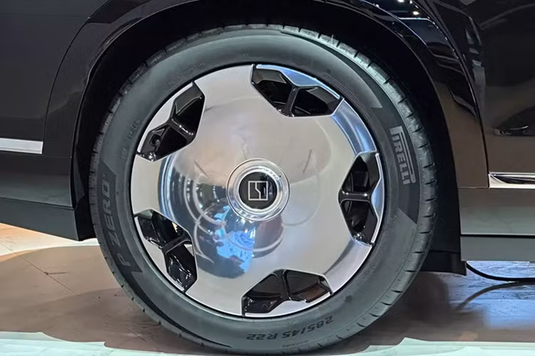 Zeekr 9X - “Rolls Royce Cullinan Trung Quoc” gia chi nhu BMW X5-Hinh-3