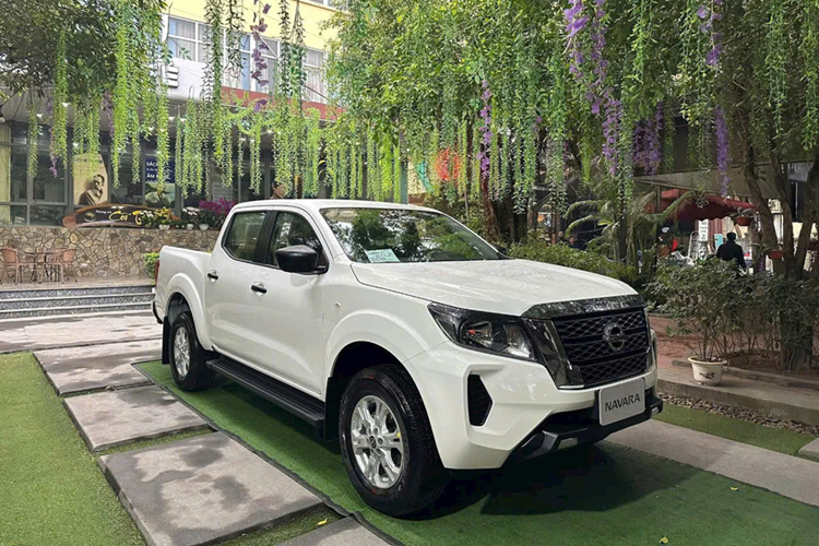 Ban tai Nissan Navara tai Viet Nam giam 