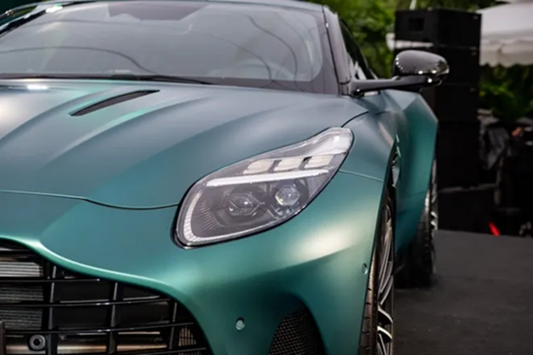 Nu dai gia Ha Noi tau Aston Martin DB12 gan 12 ty dong-Hinh-3