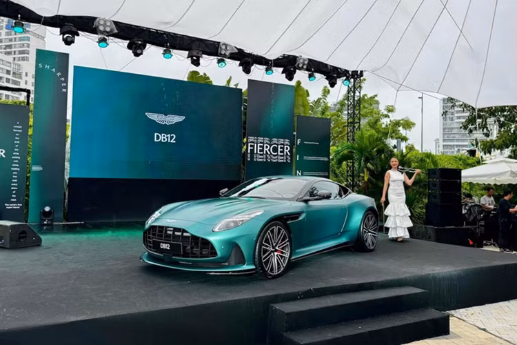 Nữ đại gia Hà Nội tậu Aston Martin DB12 gần 12 tỷ đồng - Hình 5 Nu dai gia Ha Noi tau Aston Martin DB12 gan 12 ty dong-Hinh-5