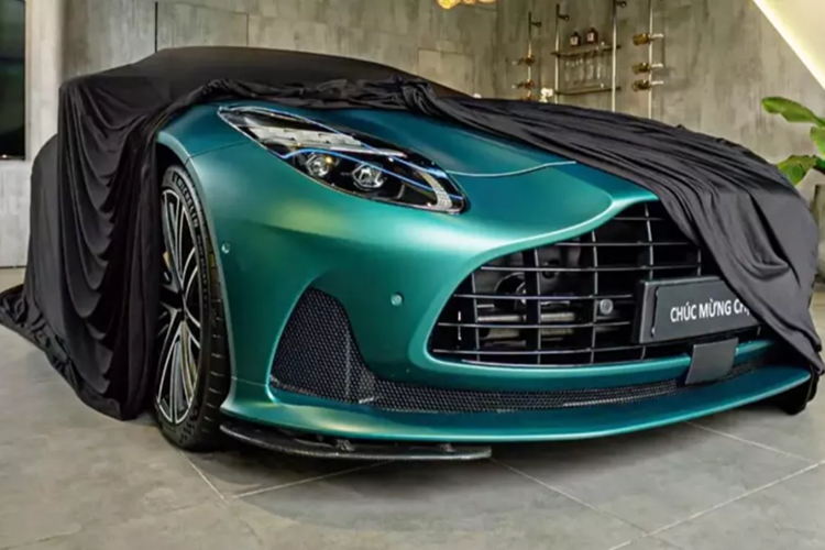 Nu dai gia Ha Noi tau Aston Martin DB12 gan 12 ty dong