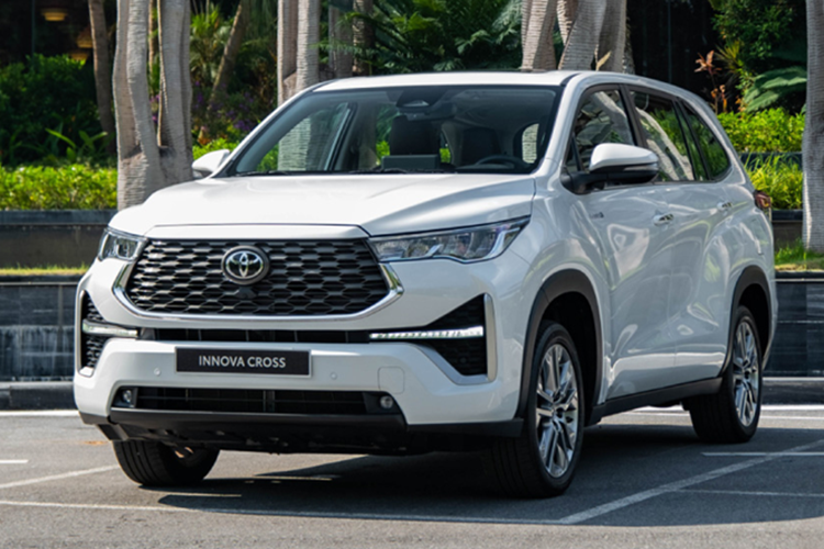 Toyota Innova Exclusive Edition - MPV "uống xăng" chỉ 4,3 lít/100km - Hình 2 Toyota Innova Exclusive Edition - MPV