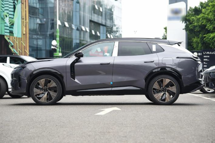 Lynk & Co 08 tu 1,5 ty ve Viet Nam, 