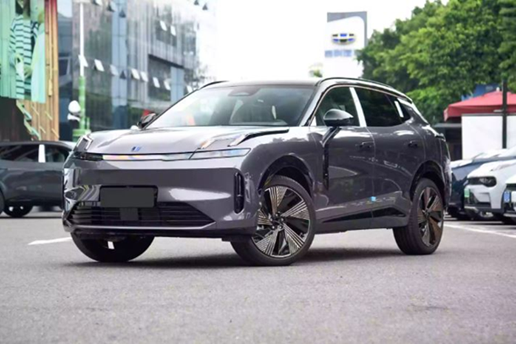 Lynk & Co 08 tu 1,5 ty ve Viet Nam, 