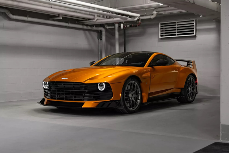 "Kiệt tác" Aston Martin Valiant 735 mã lực, giới hạn 38 chiếc - Hình 5 "Việc giao chiếc v duy nhất tại Canada là một vinh dự thực sự," Paul Cummings - Chủ tịch và Giám đốc điều hành của Grand Touring Automobiles, phát biểu, theo Newswire. "Chiếc xe này đại diện cho đỉnh cao của sự tinh thông kỹ thuật và tay nghề thủ công bespoke của Aston Martin"