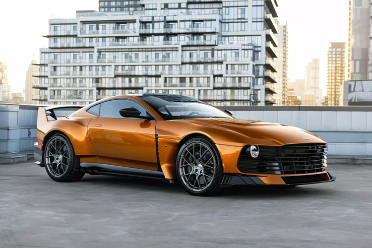 "Kiệt tác" Aston Martin Valiant 735 mã lực, giới hạn 38 chiếc - Hình 2 Bên cạnh đó, Aston Martin còn thể hiện rõ sự đa dạng từ các mẫu xe thể thao tiêu chuẩn đến các mẫu siêu xe thể hiện chất phóng khoáng như những chiếc Vantage sáng tạo bespoke có mức giá hàng triệu USD. Valiant được thiết kế là phiên bản "hardcore" của Valour.