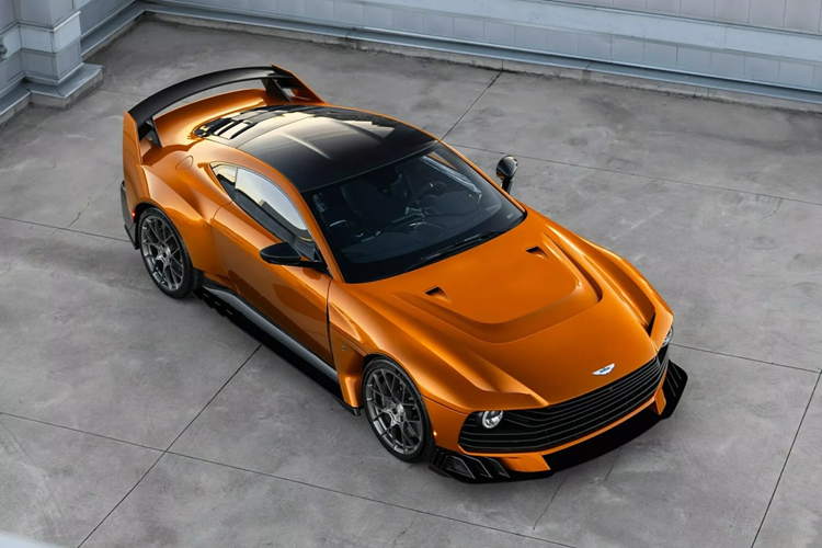 "Kiệt tác" Aston Martin Valiant 735 mã lực, giới hạn 38 chiếc Aston Martin dường như đang trên đà phát triển, liên tục ra mắt những siêu xe ấn tượng (lần đầu tiên là chiếc SUV). Những chiếc siêu xe Aston Martin bản đặc biệt mang nét đẹp của kỷ nguyên mới xứng đáng với danh xưng "kiệt tác".