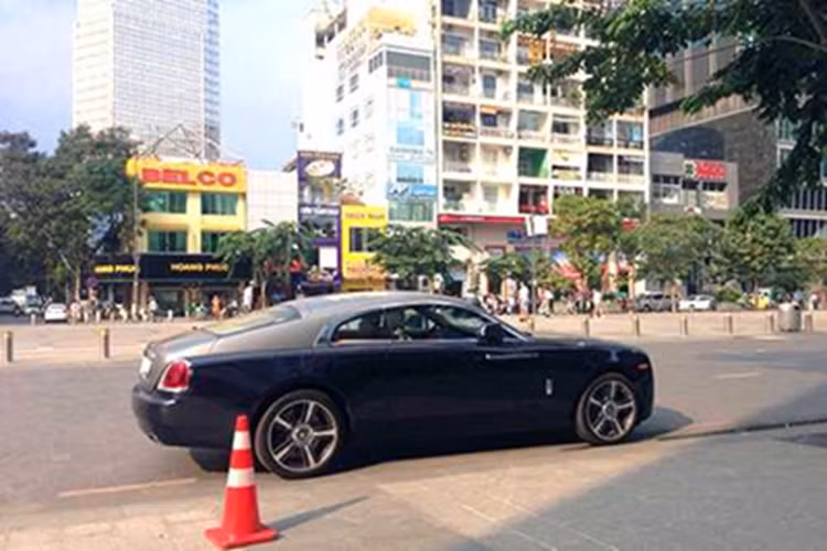 Ngam Rolls-Royce Wraith bien so 