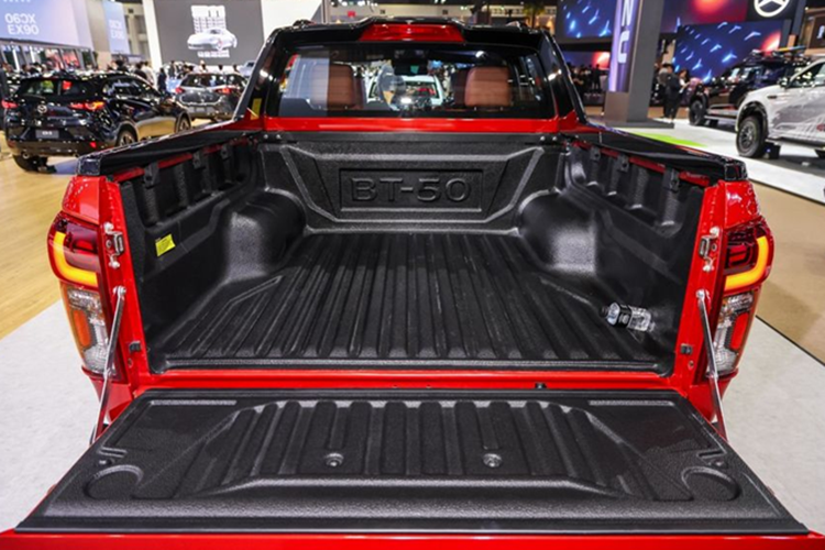 Mazda BT-50 2025 tu 570 trieu - 1,01 ty sap ve Viet Nam-Hinh-6